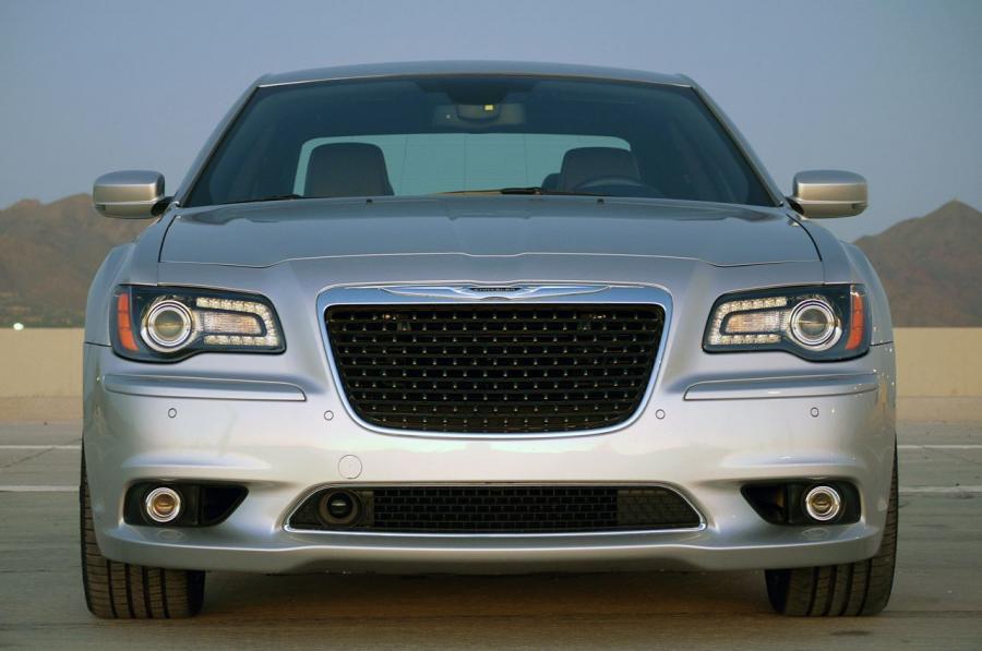  Chrysler 300C SRT8 2012 года  (фото 5 из 100)